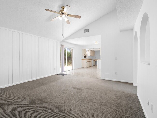 Building Photo - Well-maintained 3-bedroom, 2-bath, large back yard!