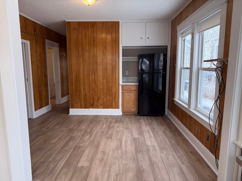 Kitchen Eating Area - 121 Mount Washington St