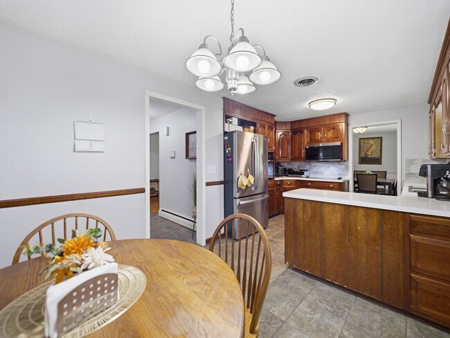 Building Photo - 173 Colonial Dr