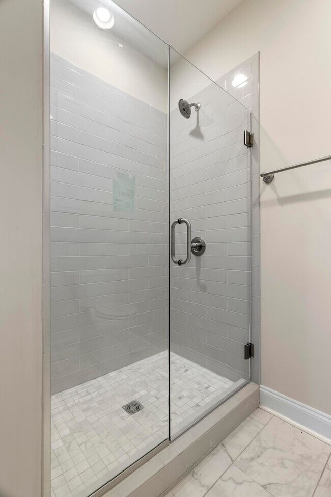 Building Photo - 1642 Academy Dr