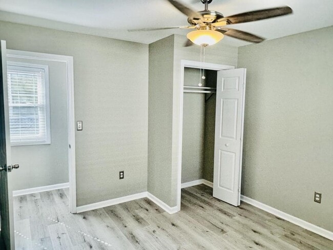 Building Photo - 520 Wainwright Ave