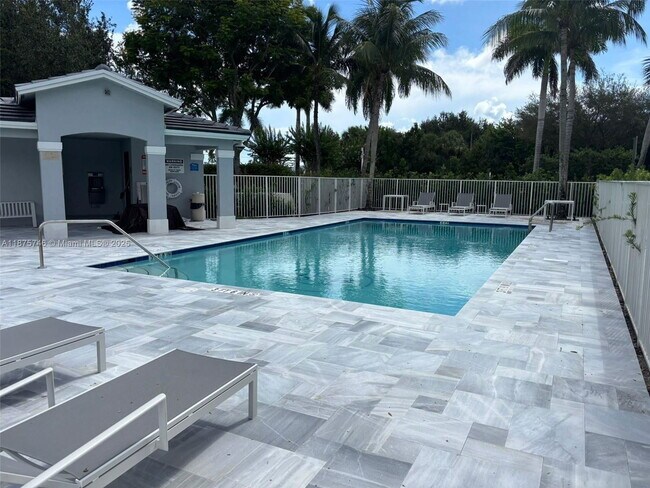 Building Photo - 16207 Sierra Palms Dr