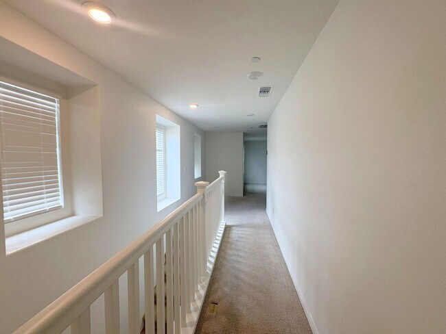 Building Photo - Beautiful Condo