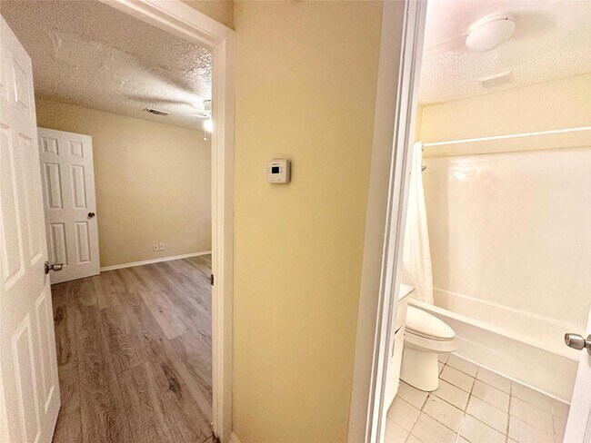 Building Photo - 4302 Scottsdale Rd