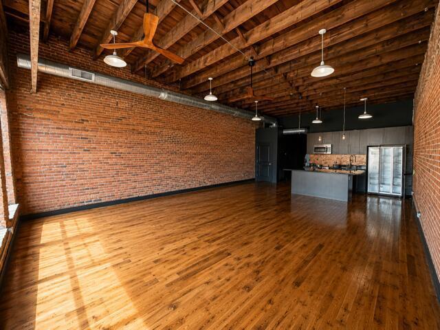 Building Photo - 143 E Main St