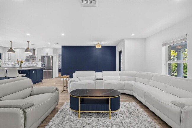 Building Photo - 16840 SW 87th Ave