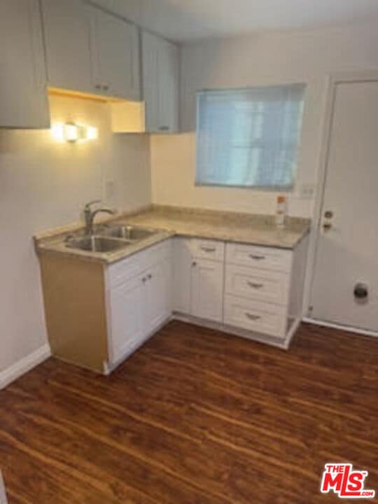 Building Photo - 1136 W 109th Pl