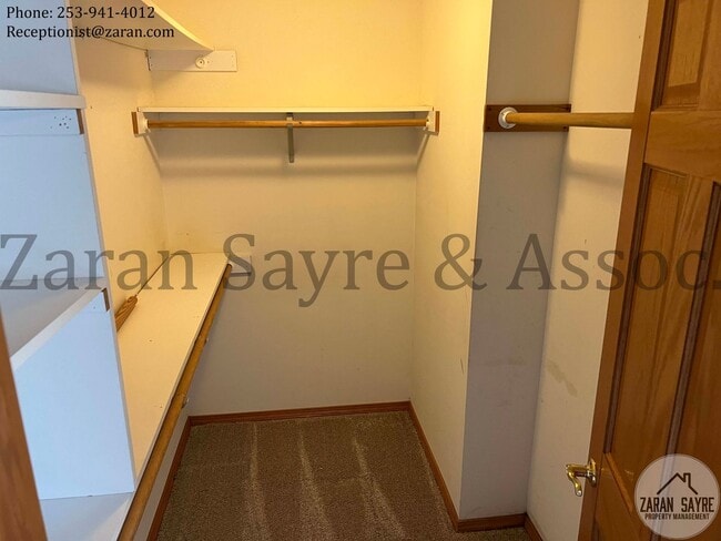 Building Photo - 414 - Your Dream Kitchen Awaits!