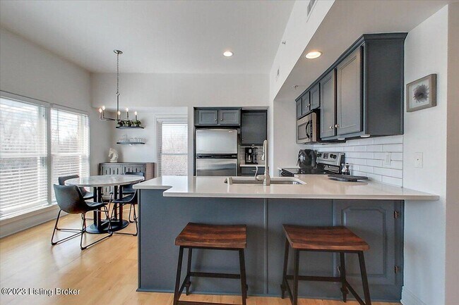 Building Photo - 10605 Meeting St