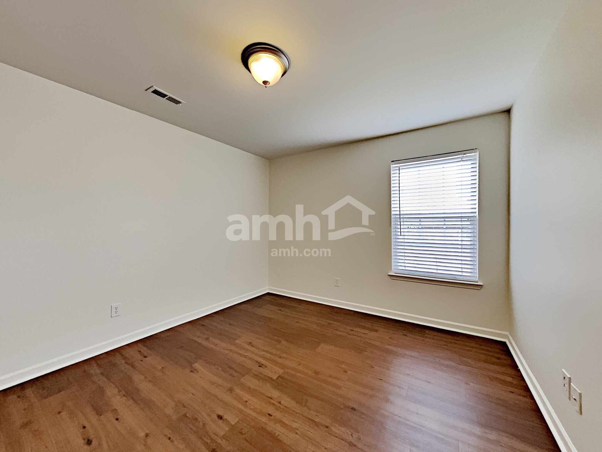 Building Photo - 679 Whispering Breeze