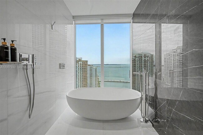Building Photo - 300 Biscayne Blvd Way