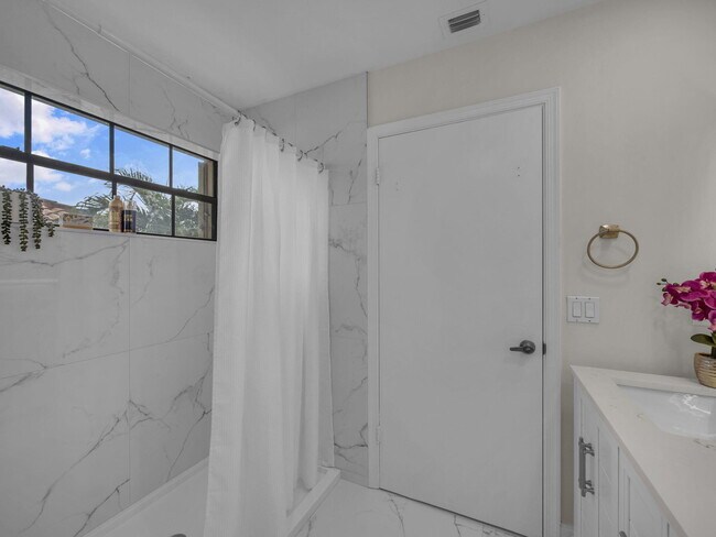 Building Photo - 1744 Shoreside Cir
