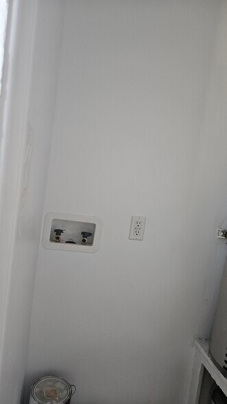 Washer Dryer Hookup - 1518 W 85th St