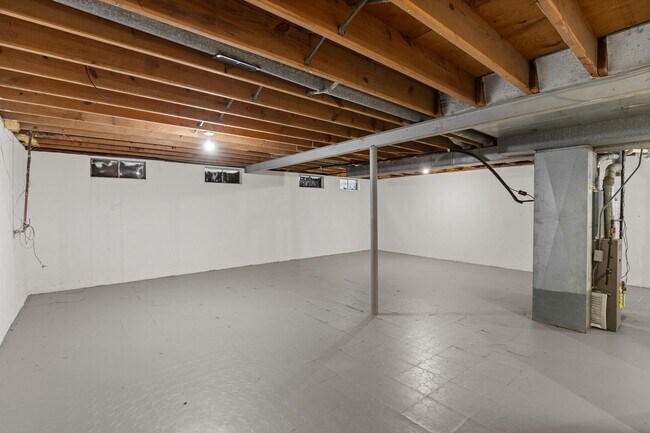 Building Photo - MOVE IN READY! Passed Occupancy. Move in before the holidays!