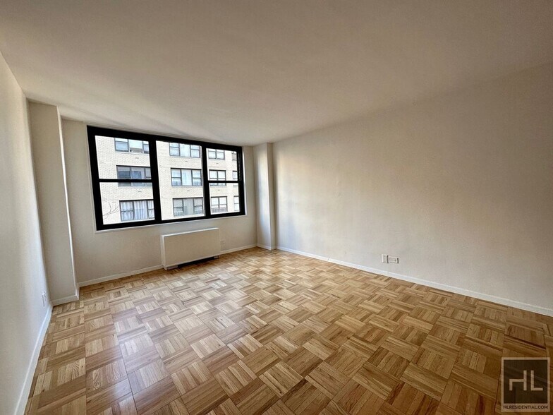 Primary Photo - EAST 49 STREET
