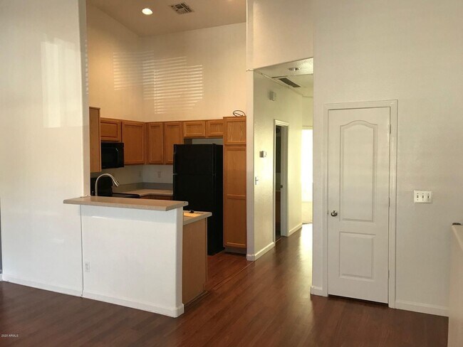 Building Photo - 2 bed / 2 Bath Townhouse in Mesa!
