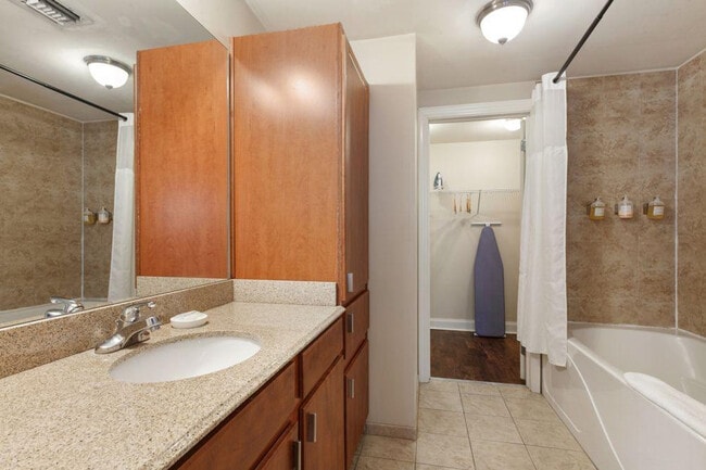 Building Photo - 925 Common St