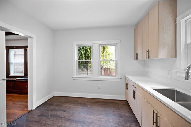 Building Photo - 4305 Ardmore Ave