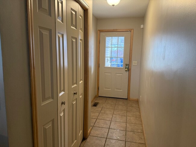 Building Photo - Spacious 3BR / 3BA Townhome with 2-Car Garage – Available Mid-March!