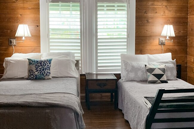 Building Photo - 1219 N 16th St