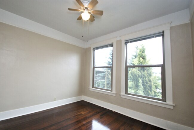 Building Photo - 1215 E Spring St