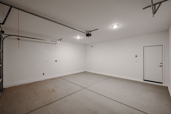 Building Photo - NEW 5 BEDROOM 3 BATHROOM HOME AVILABLE FOR RENT!