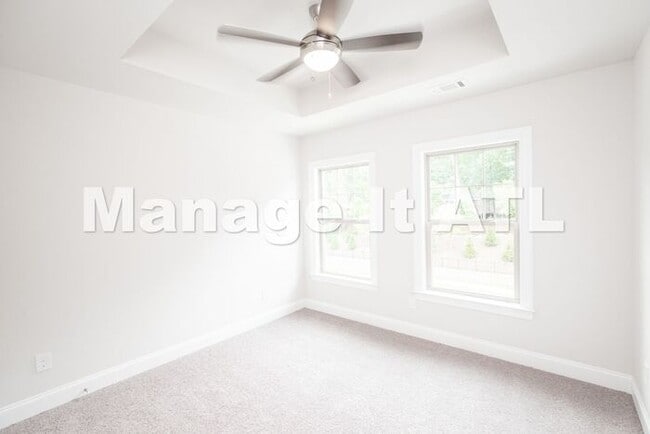 Building Photo - 4 Bedroom Townhome in Chamblee