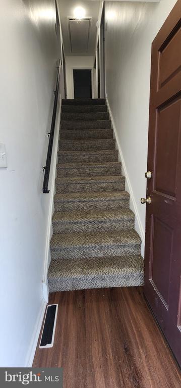 Building Photo - 17 Fairfax Ave