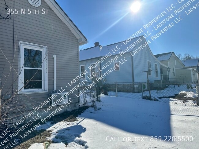 Building Photo - 355 N 5th St