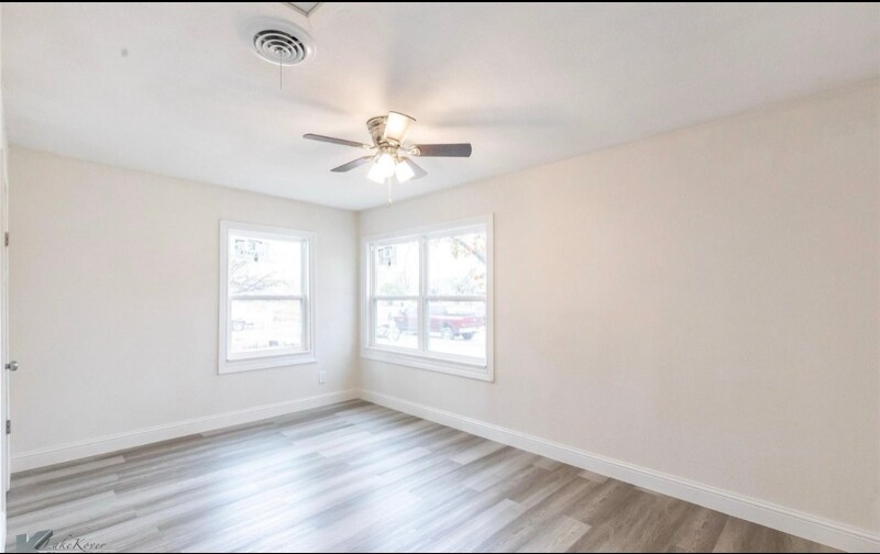 Building Photo - 1433 Park Ave