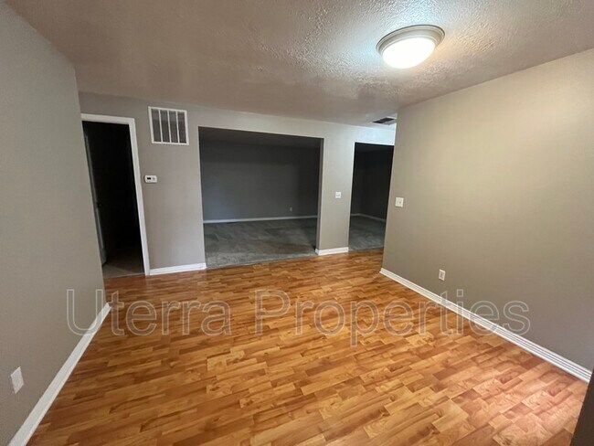 Building Photo - 333 E 4500 S