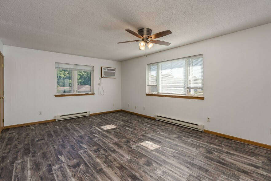 Building Photo - 113 Balcerzak Dr