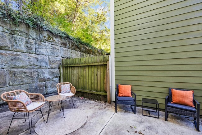 Building Photo - 2602 Riverside Dr