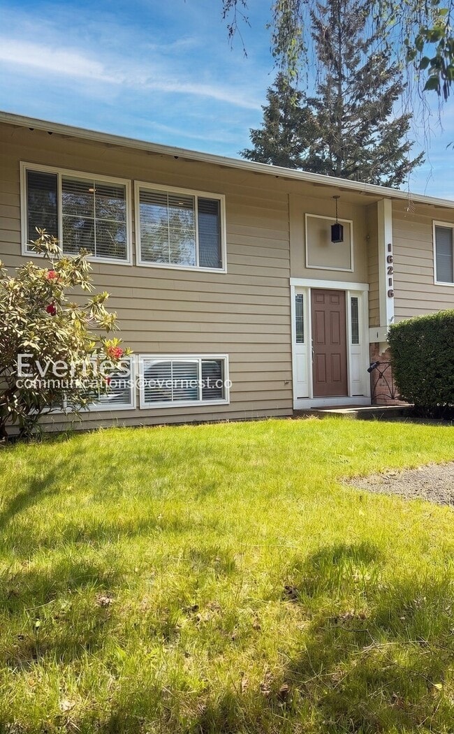Building Photo - 3-Bed/2.5-Bath Home with Fenced Yard & Attached Garage/Available Now!