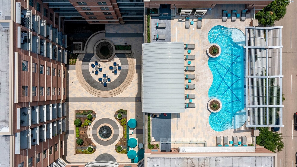 William Tanglewood Courtyard - The William