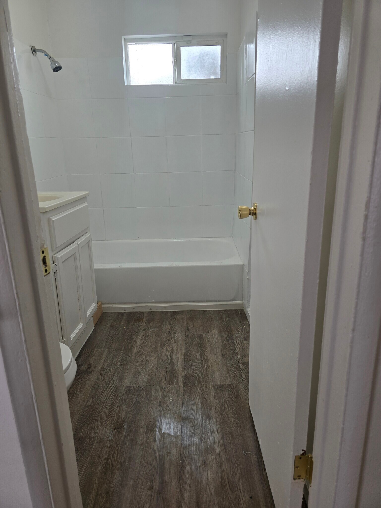 Bathroom - 10210 S Main St