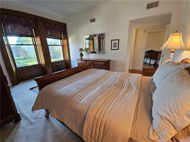 Building Photo - 364 BELLEVUE Avenue UNIT W S