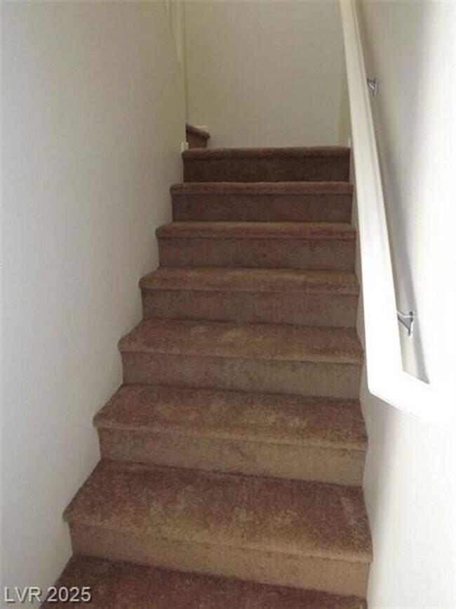 Building Photo - WONDERFUL 3 BEDROOM HOME AT END OF CUL-DE-...