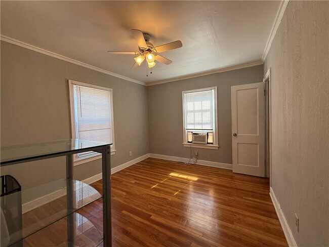 Building Photo - 117 Vine St SW