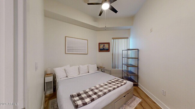 Building Photo - 945 E Playa Del Norte Dr