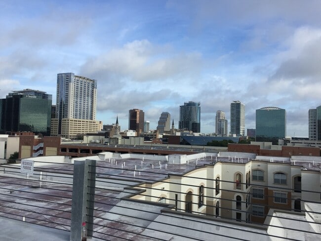 Building Photo - 1 Bed/1 Bath Condo in Downtown Orlando