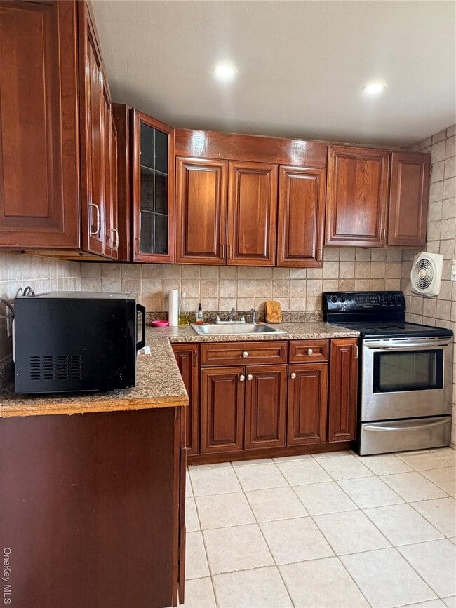 Building Photo - 717 Doane Ave