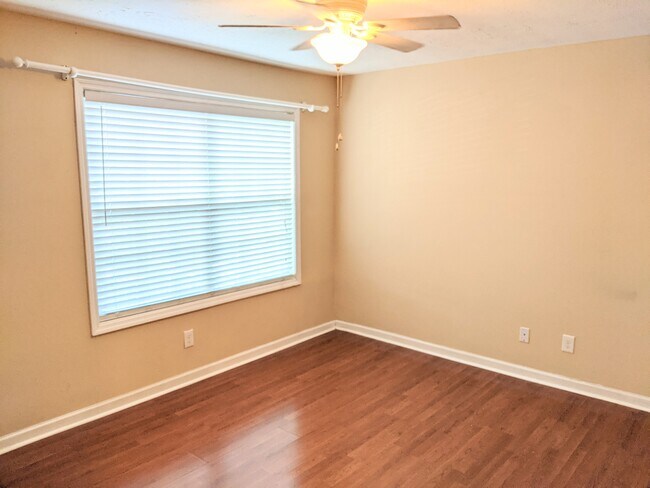 Building Photo - 5680 River Heights Xing SE