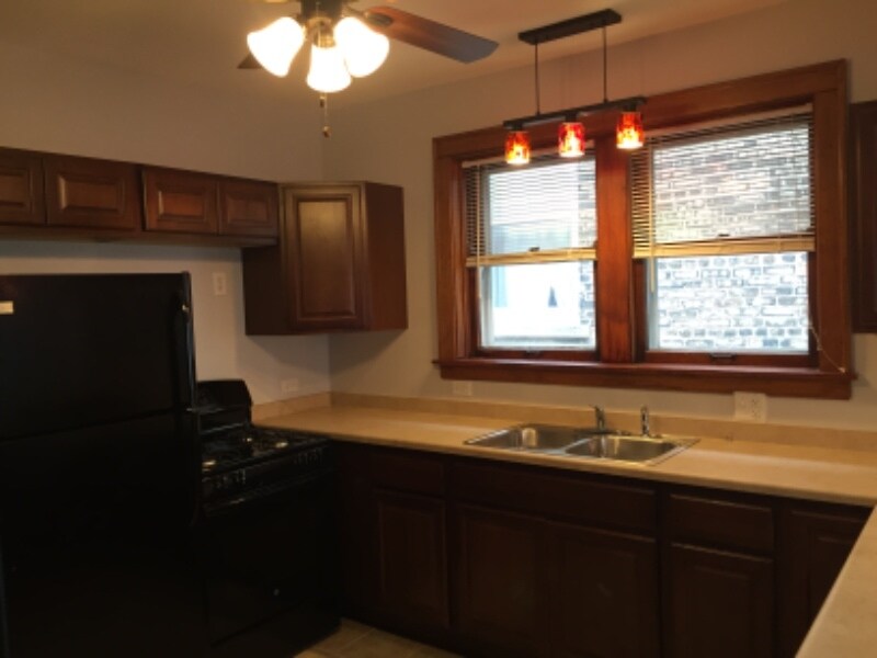 Building Photo - 4229 S Sacramento Ave