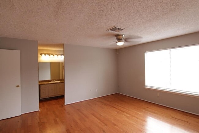 Building Photo - 12155 Huntington Venture Dr