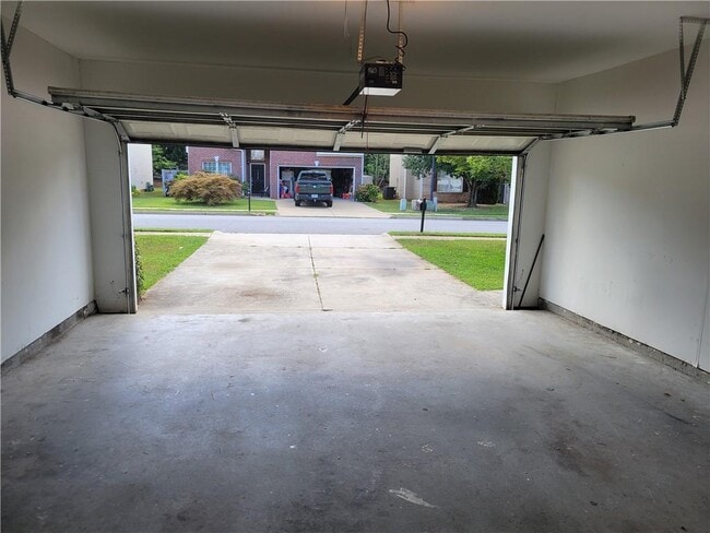 Building Photo - 310 Hulan Way