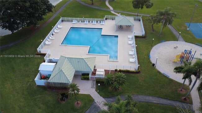 Building Photo - 11175 SW 17th Manor