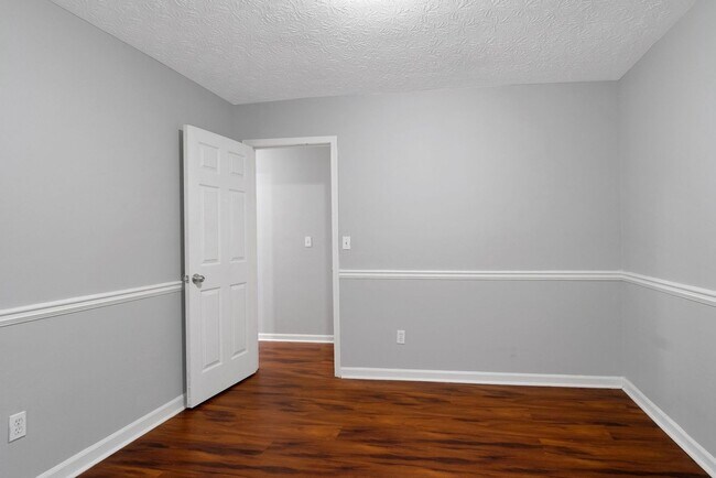 Building Photo - Spacious 4BR House in Lawrenceville