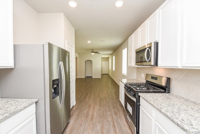 Building Photo - 14042 Chinook Dr