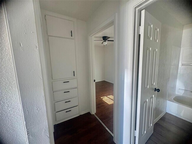 Building Photo - 1228 SW 50th St